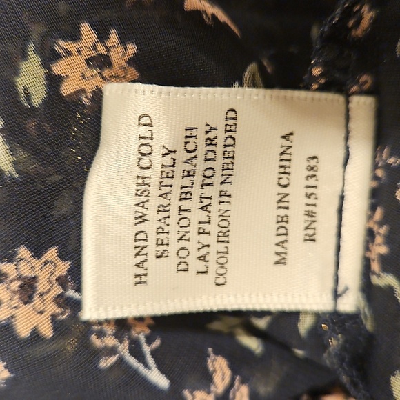 💕CURRENT AIR💕 Smocked Flutter-Sleeve Blouse ~ Micro Floral Print Large L NWT - Picture 9 of 9